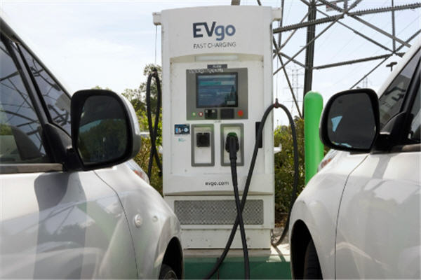 La California vieterà la vendita di nuovi veicoli a benzina entro il 2035  